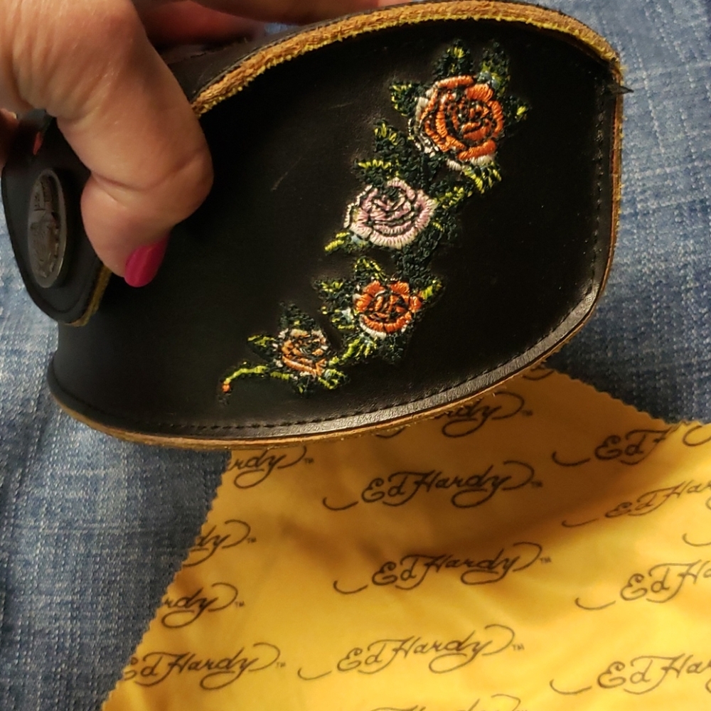 ED HARDY ROSE SUNGLASS CASE - Picture 4 of 5